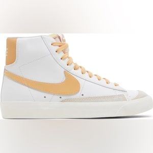 BNWT | WMNS Nike Blazer Mid 77’ White Peach